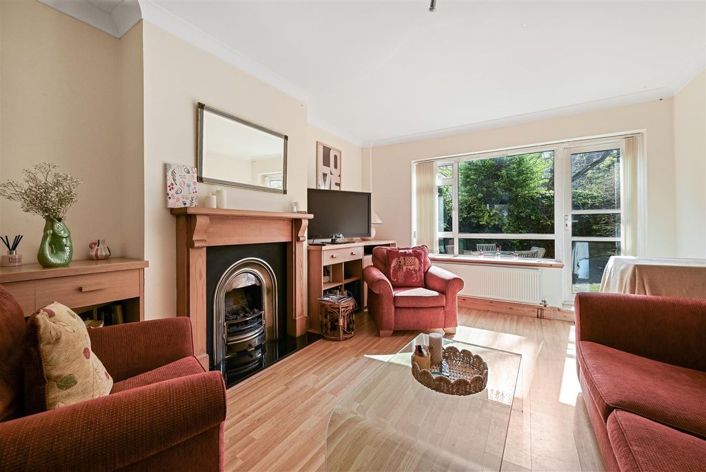 Property photo 2 of 13 22 St Albans Villas - Reception.Jpg