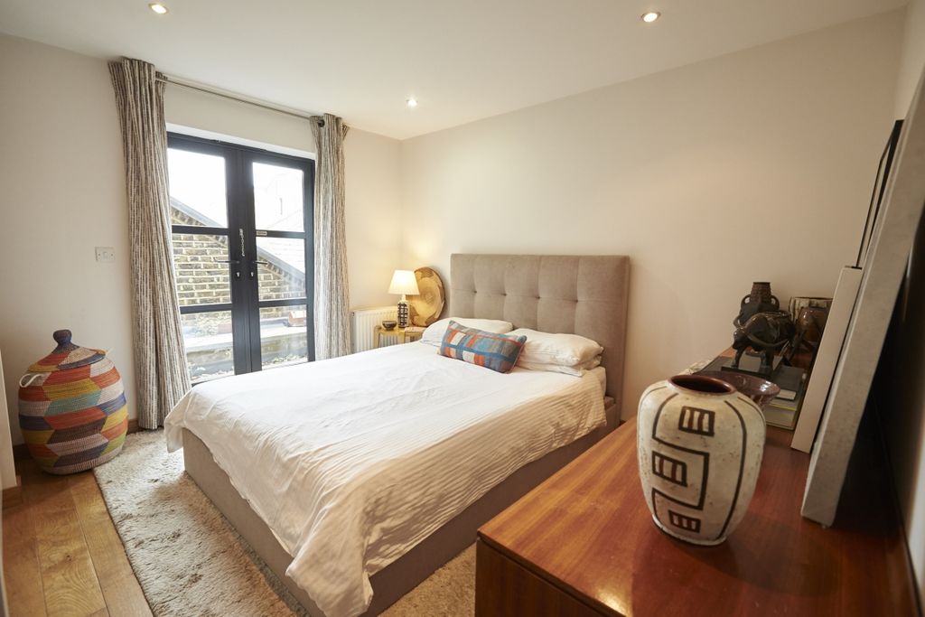 Property photo 2 of 7 170907_The Yard No.5