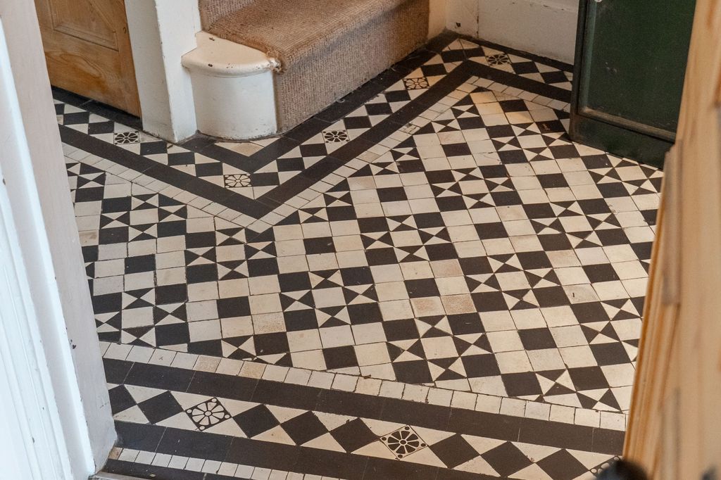 Property photo 2 of 47