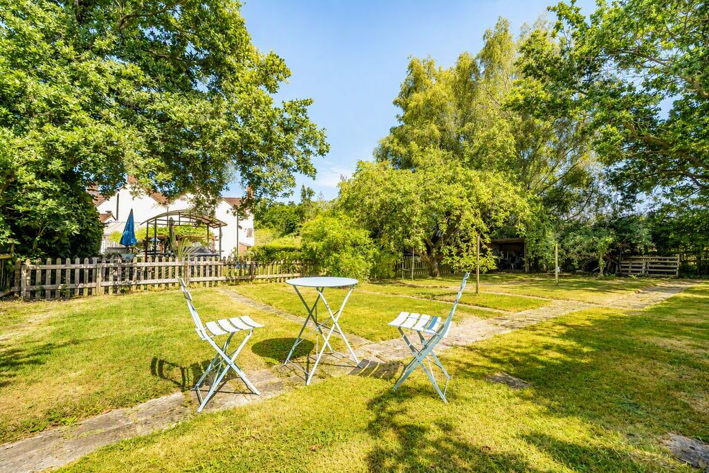 4 bed detached house for saleStone, Berkeley GL13 photo 5