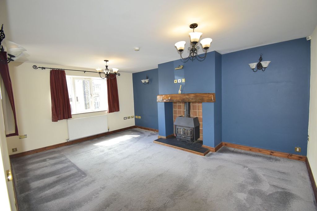Property photo 3 of 18 Sitting Room