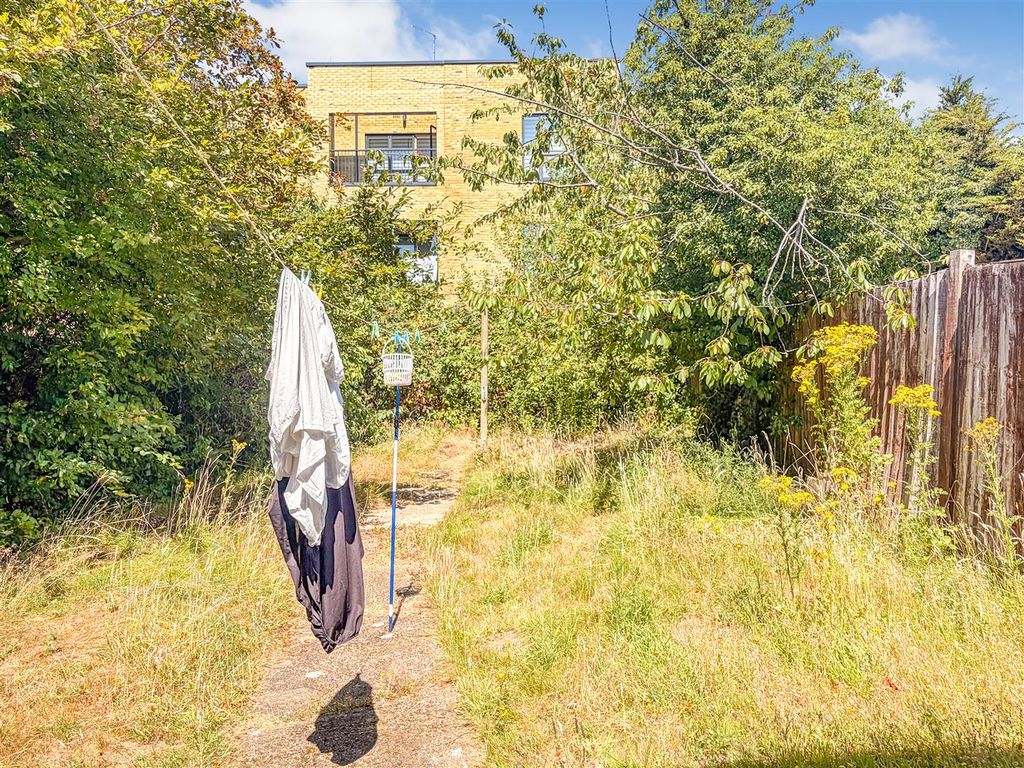 Property photo 3 of 4