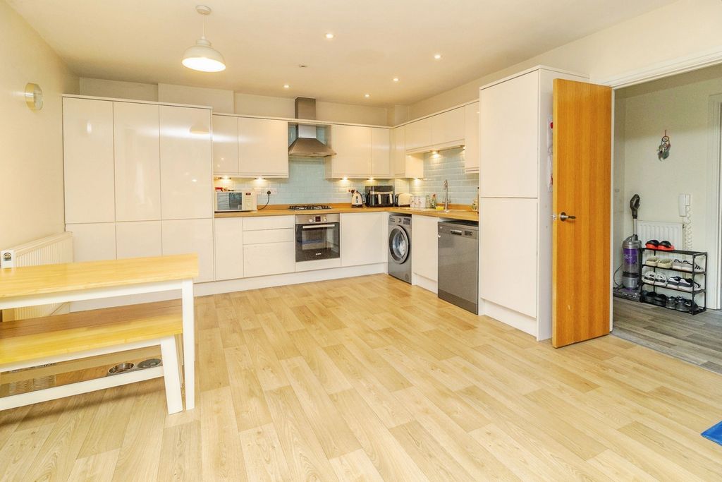 Property photo 3 of 17 Photo