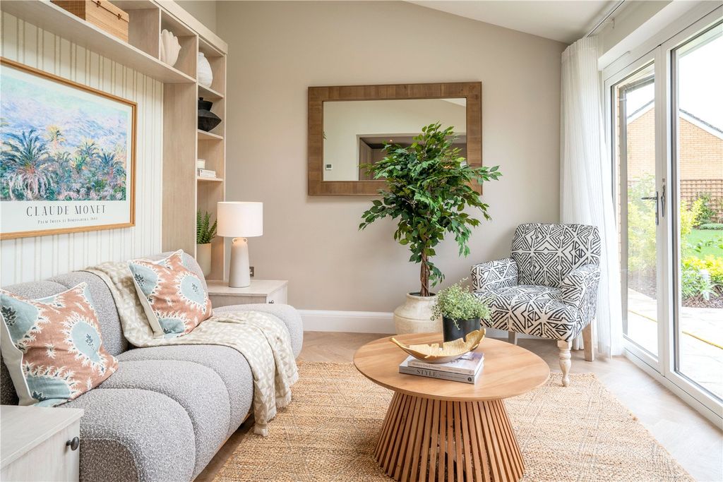 Property photo 3 of 18 Show Home