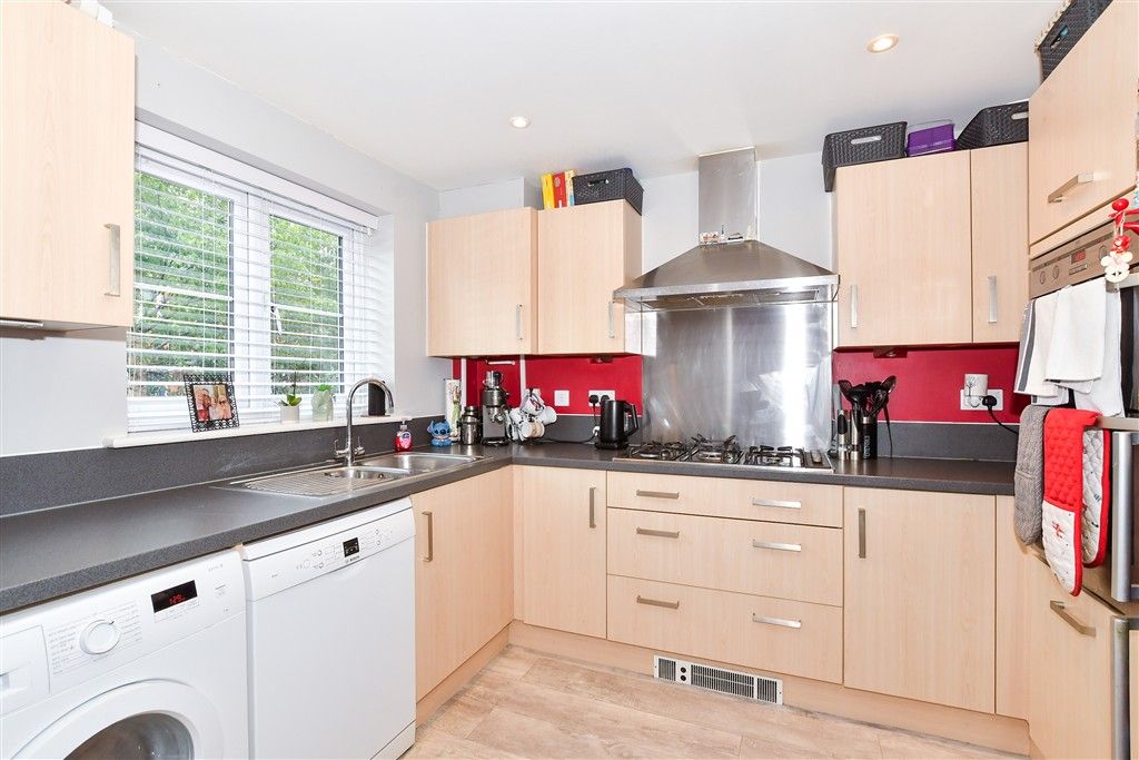 Property photo 3 of 9 Kitchen