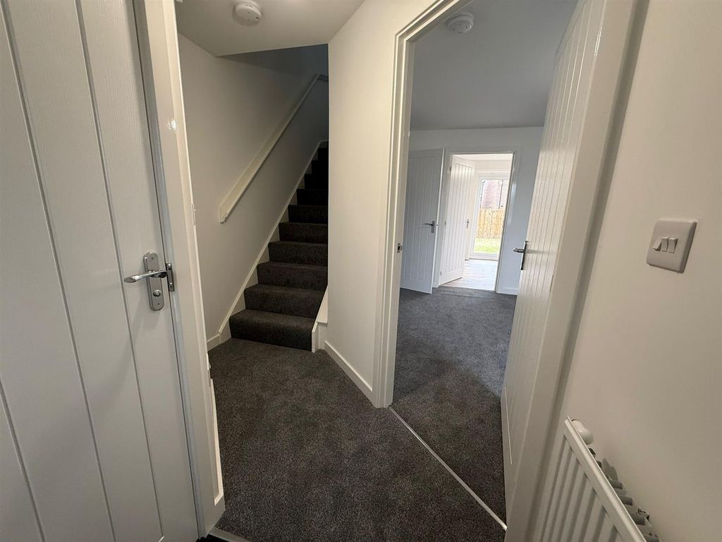 Property photo 2 of 8 0B01Af76-52d6-47ba-A6De-2A7A4009d29E.Jpg