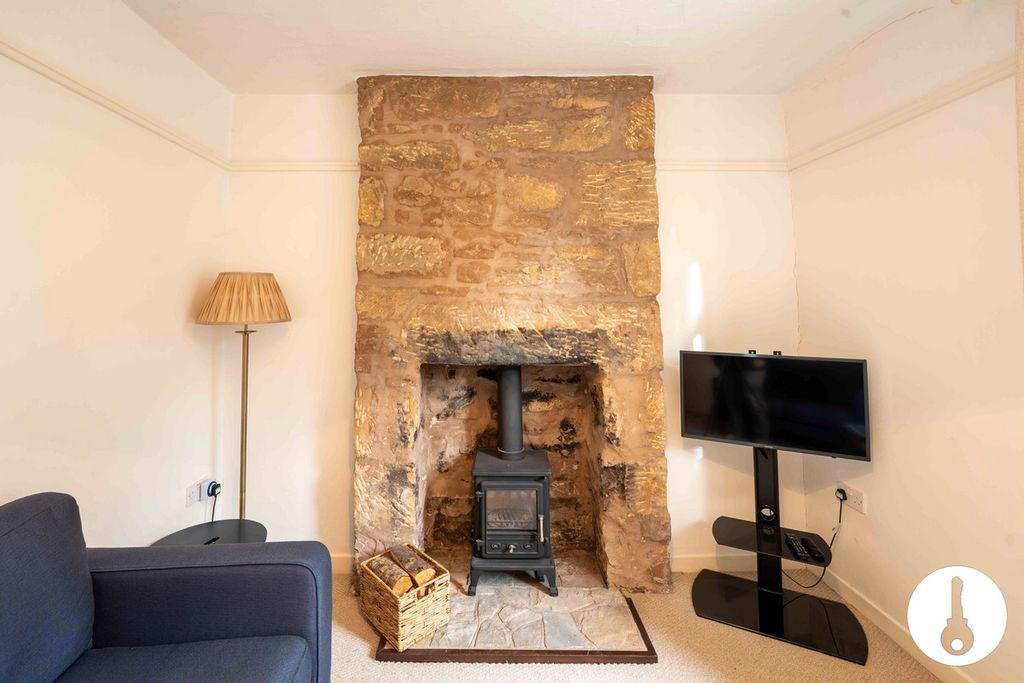 Property photo 2 of 21