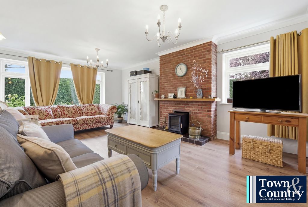 Property photo 3 of 25 Plough Road