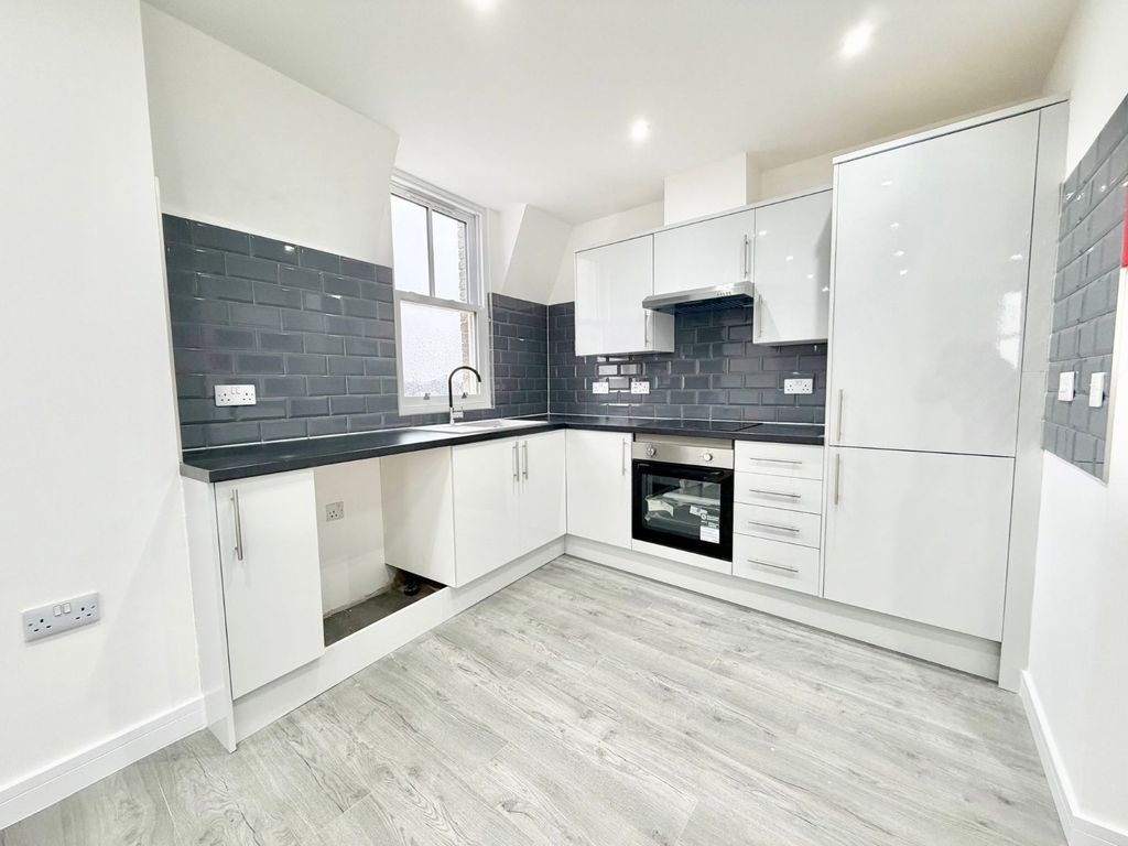 Property photo 3 of 8 Picture No. 16