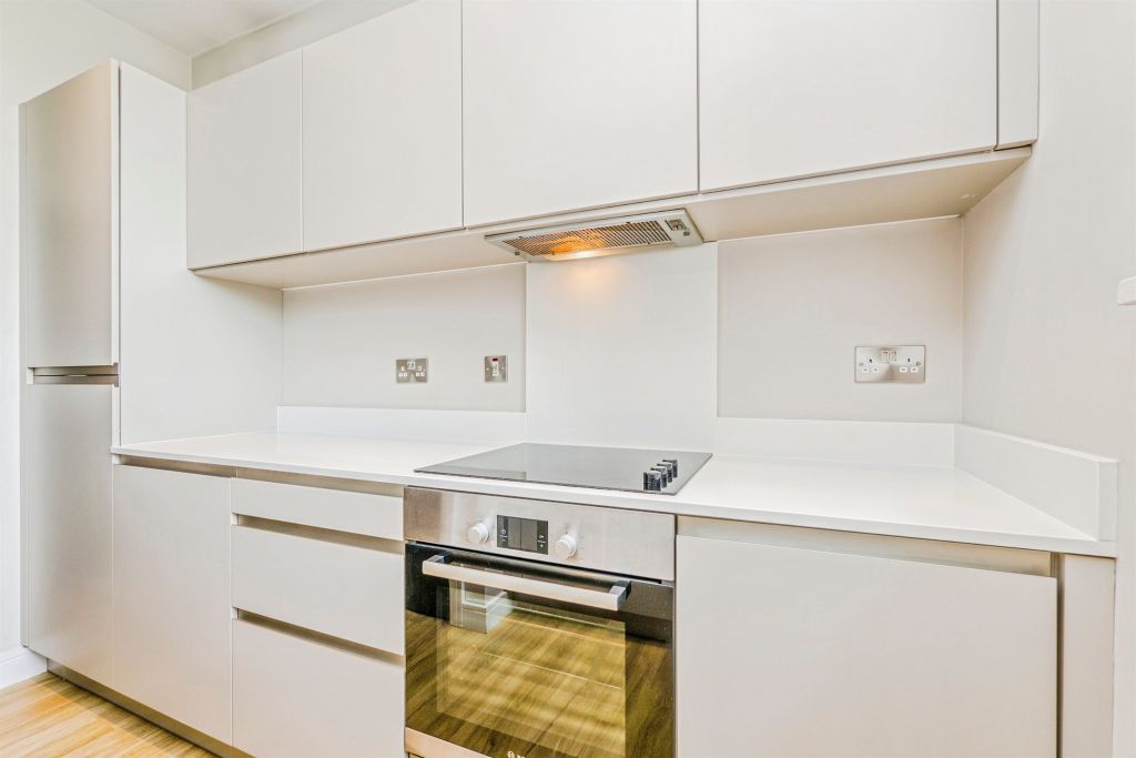 Property photo 2 of 10 Kitchen
