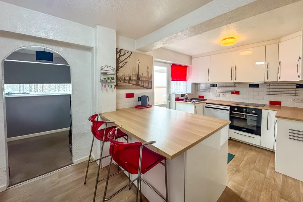 Property photo 2 of 25 Kitchen