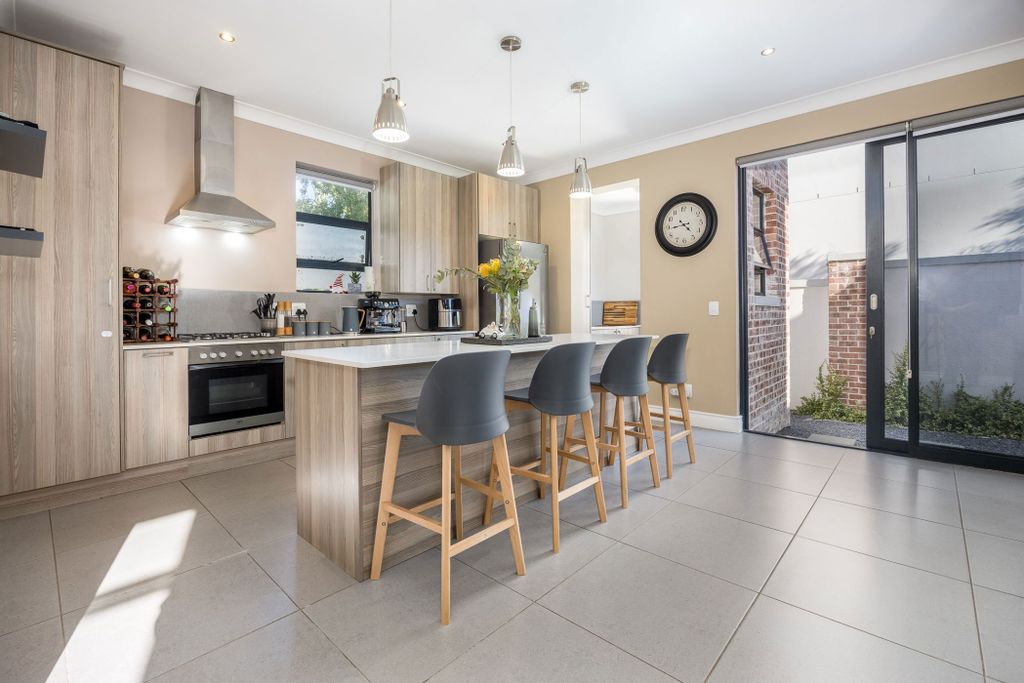 Property photo 2 of 28 Dbv1721452