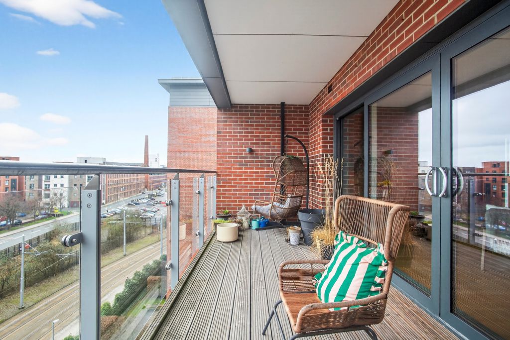 Property photo 3 of 27 Balcony