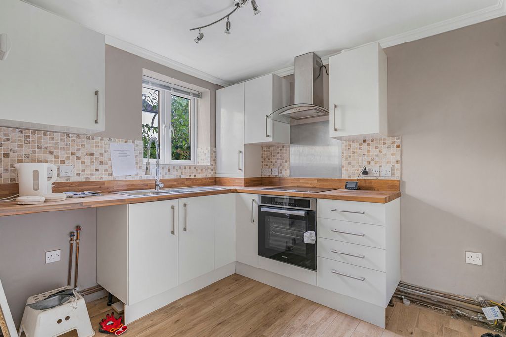 Property photo 3 of 15 Kitchen