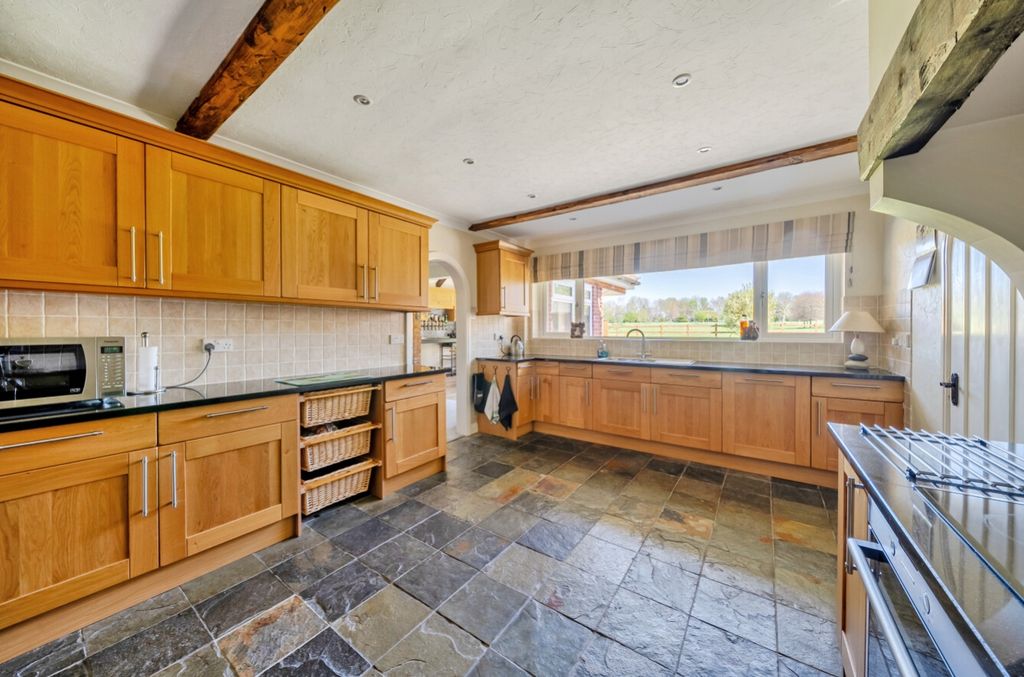 Additional image 9 of 5 bed bungalow for saleAylesby, Grimsby, Lincolnshire DN37