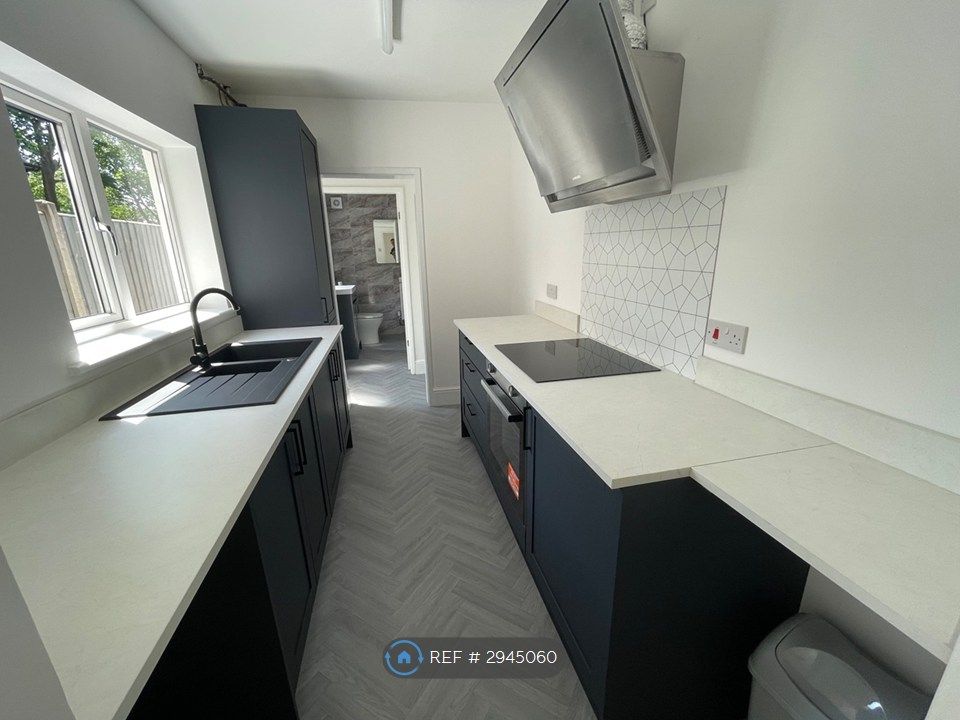 Property photo 2 of 8 Kitchen