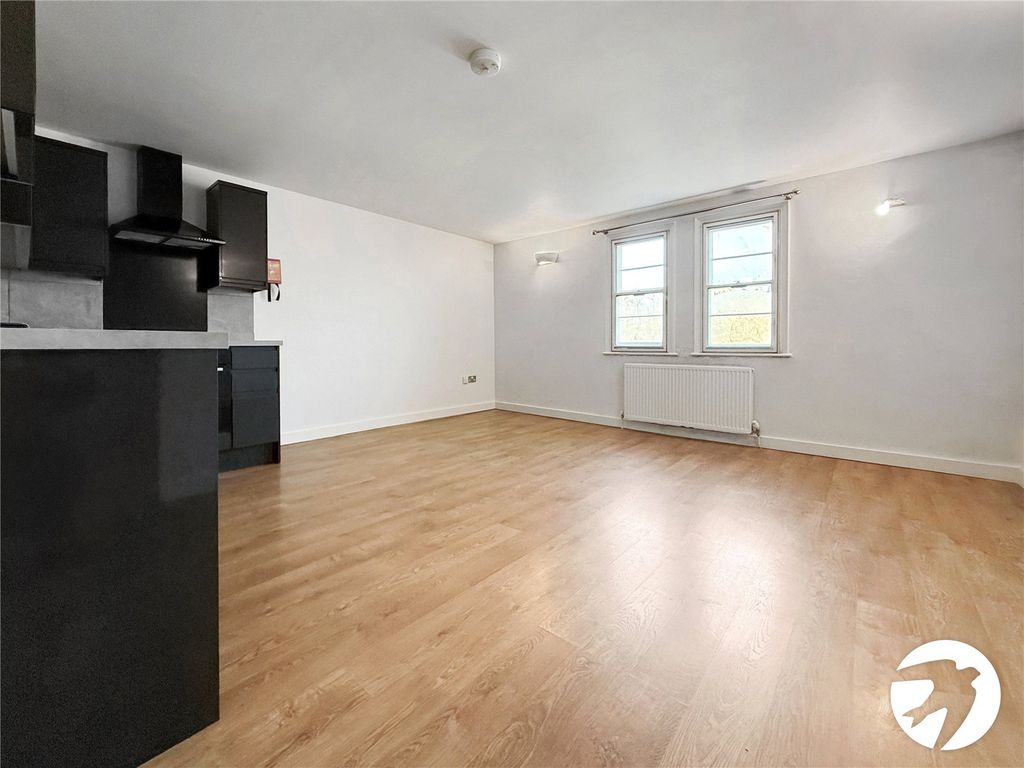 Property photo 3 of 10 Kitchen/Lounge