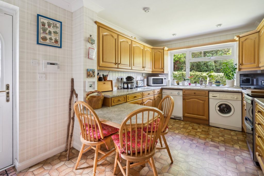 Property photo 3 of 24 Kitchen/Breakfast