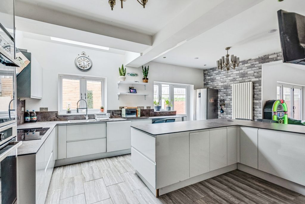 Property photo 3 of 17 Photo