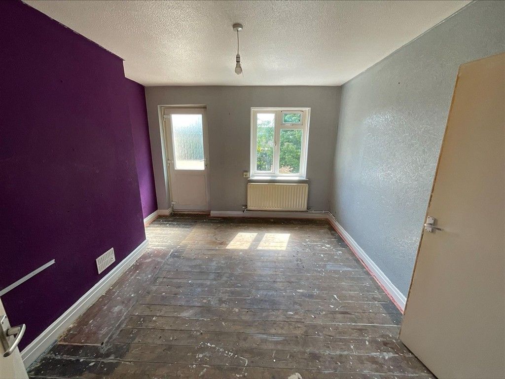 Property photo 3 of 5 Lounge