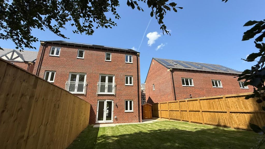 Property photo 2 of 35 437Bb1B9-64Ba-4856-Bc3F-8F34770Efc28.Jpg