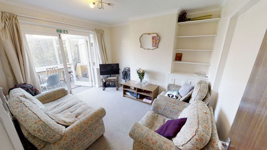 Property photo 2 of 26