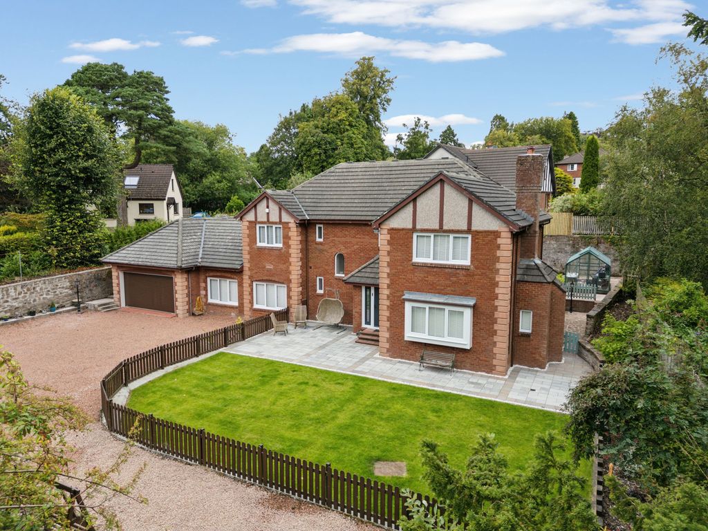 Property photo 1 of 33