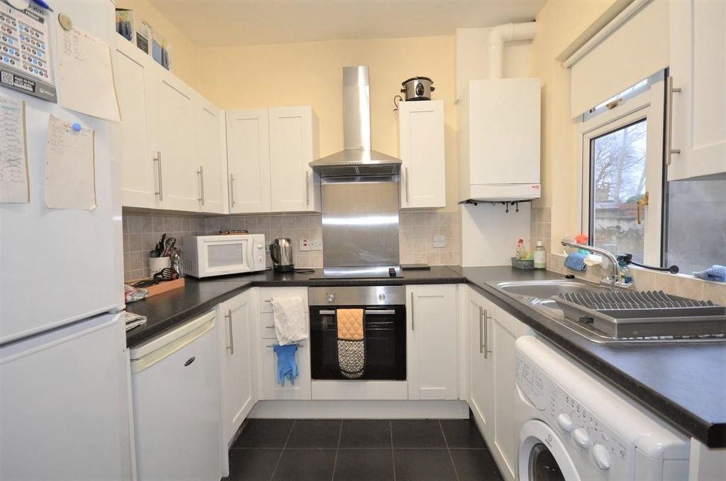 Property photo 3 of 12 Kitchen.Jpg