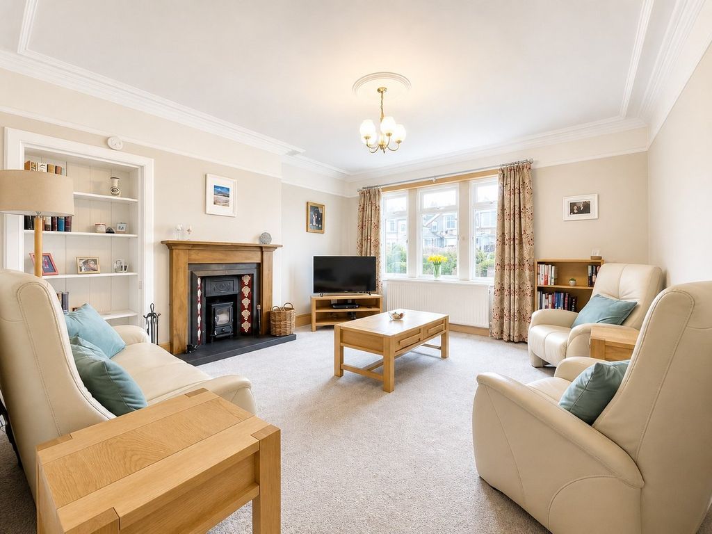 Property photo 2 of 34
