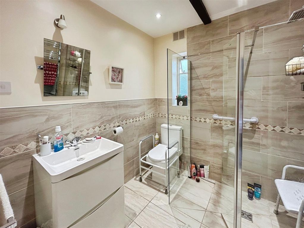 Property photo 3 of 12 28466788-7-484C-A258-C2Af4F3370Ff-1976-0000005349D