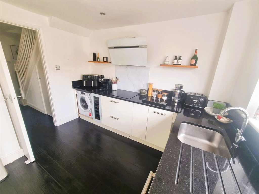 Property photo 2 of 16 Picture No. 23