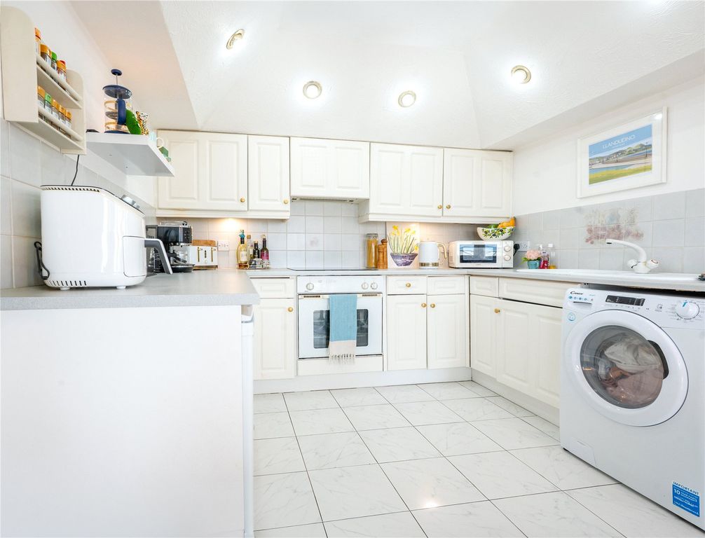 Property photo 3 of 22 Picture No. 15