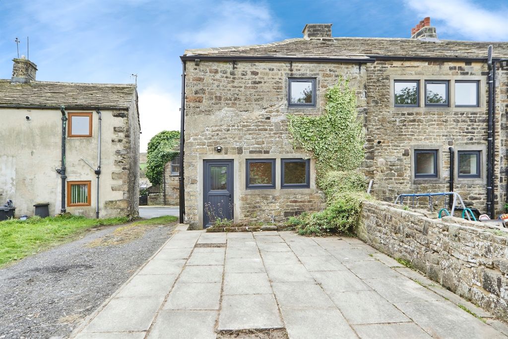 Property photo 2 of 25