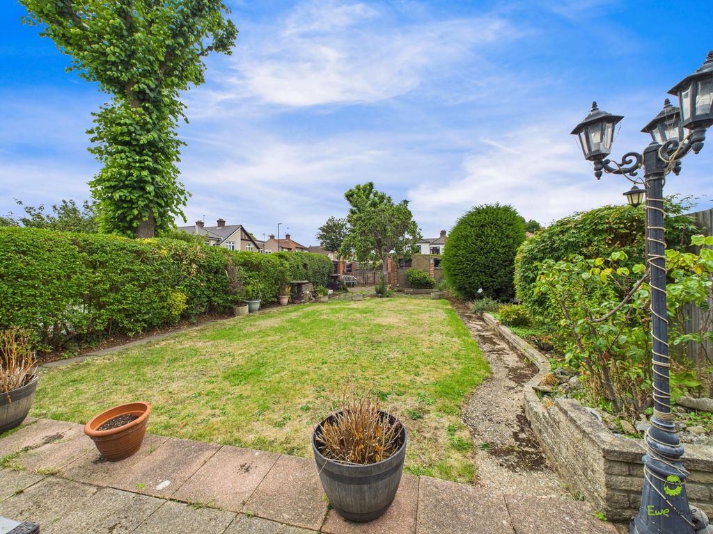 Property photo 3 of 14 Presented By Robert At Ewemove Bexleyheath And Dar