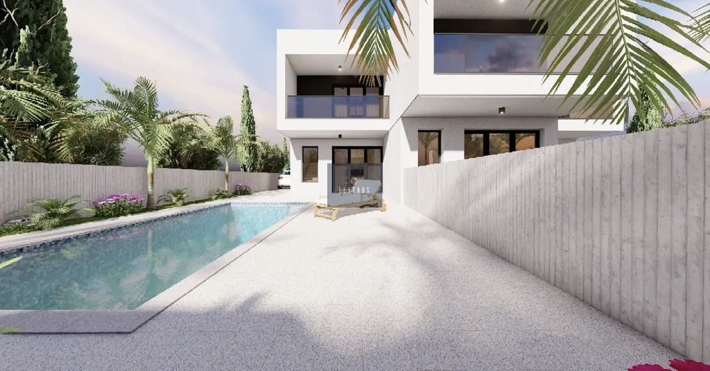 Property photo 1 of 4