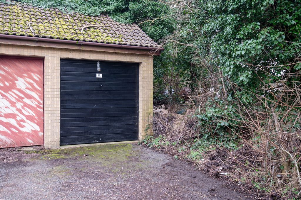 Property photo 2 of 18