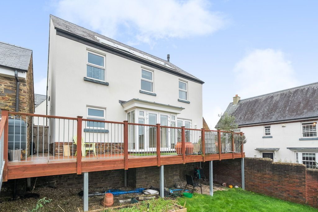 Property photo 3 of 16