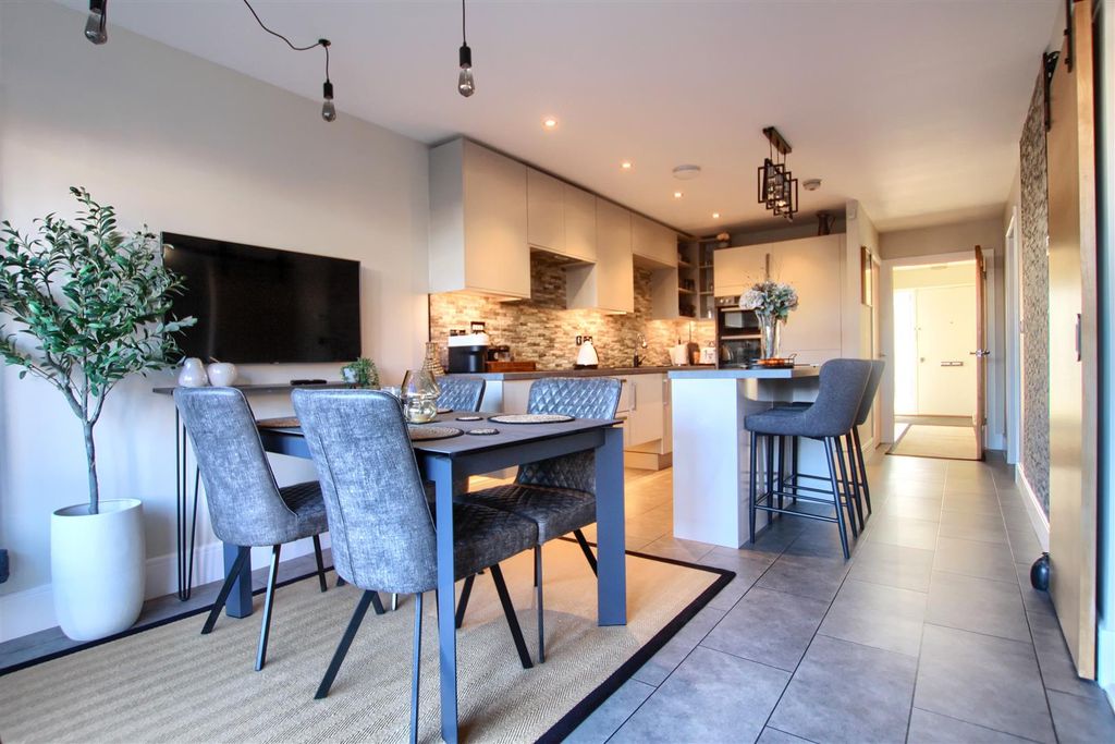 Property photo 2 of 17 Pv6.Jpg