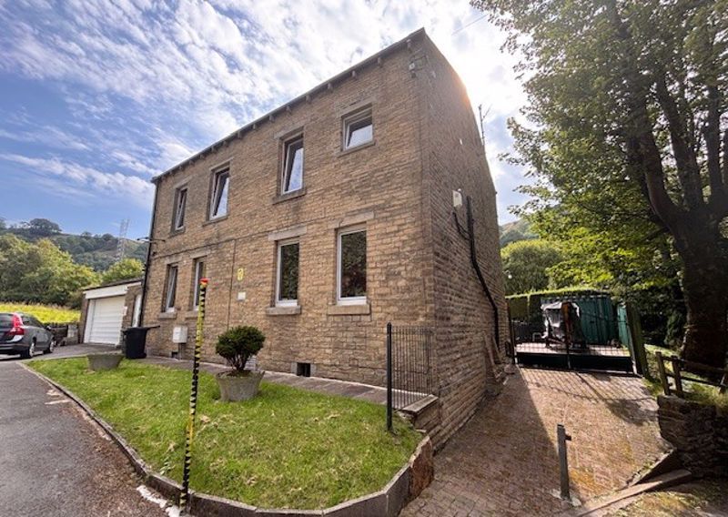 Property photo 1 of 17 External