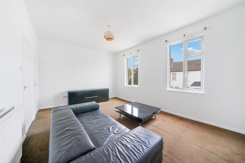 Property photo 1 of 10 Full Width Reception