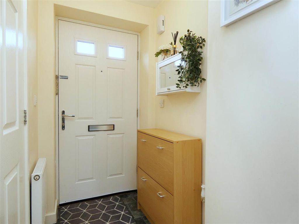 Property photo 3 of 22 Entrance Hall
