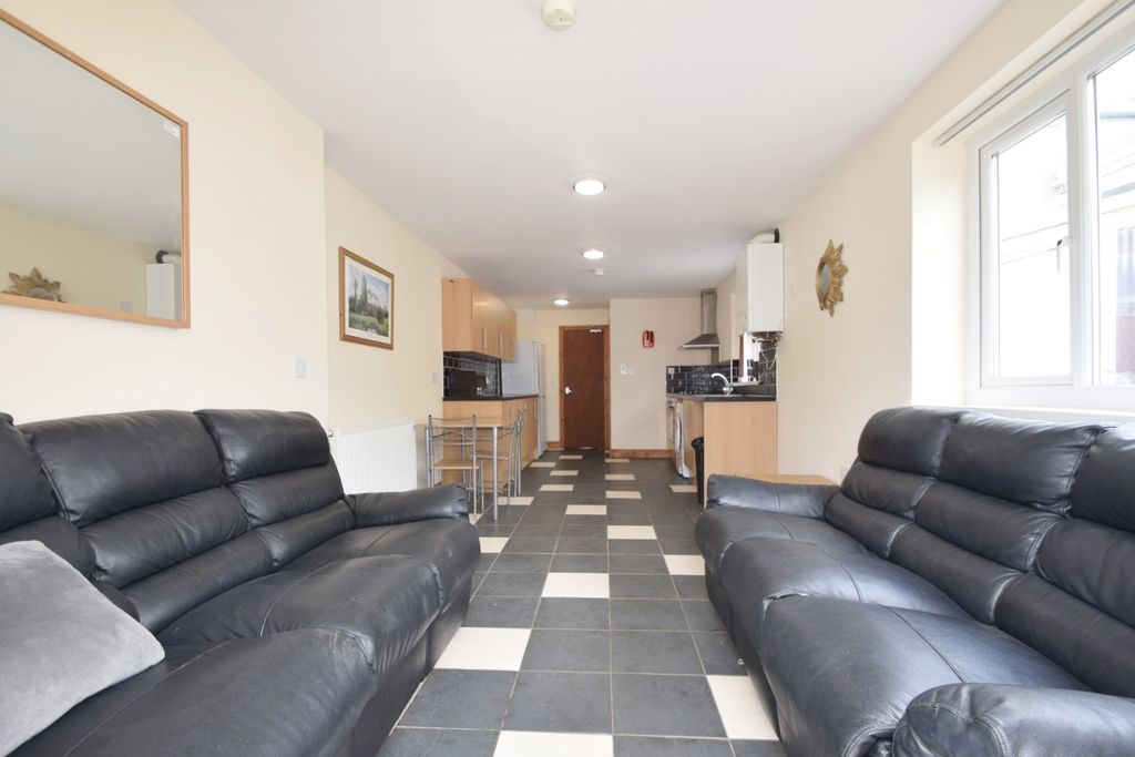 Property photo 3 of 17 Photo 4