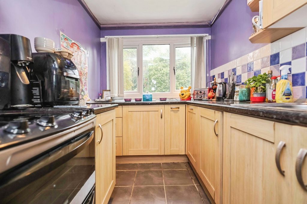 Property photo 3 of 18 Kitchen