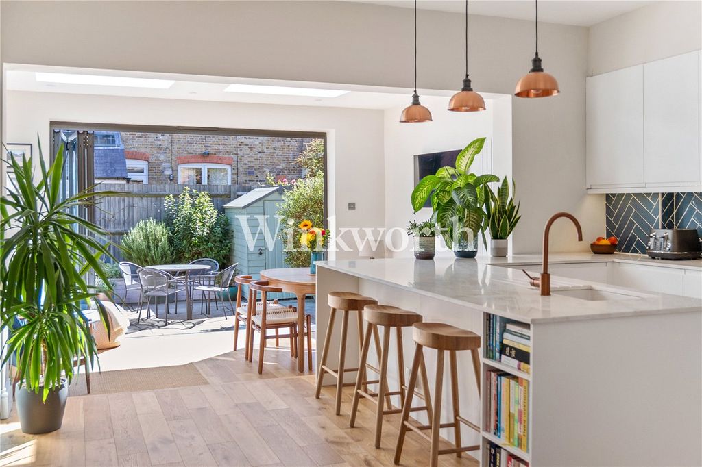 Property photo 1 of 29 Picture No. 02