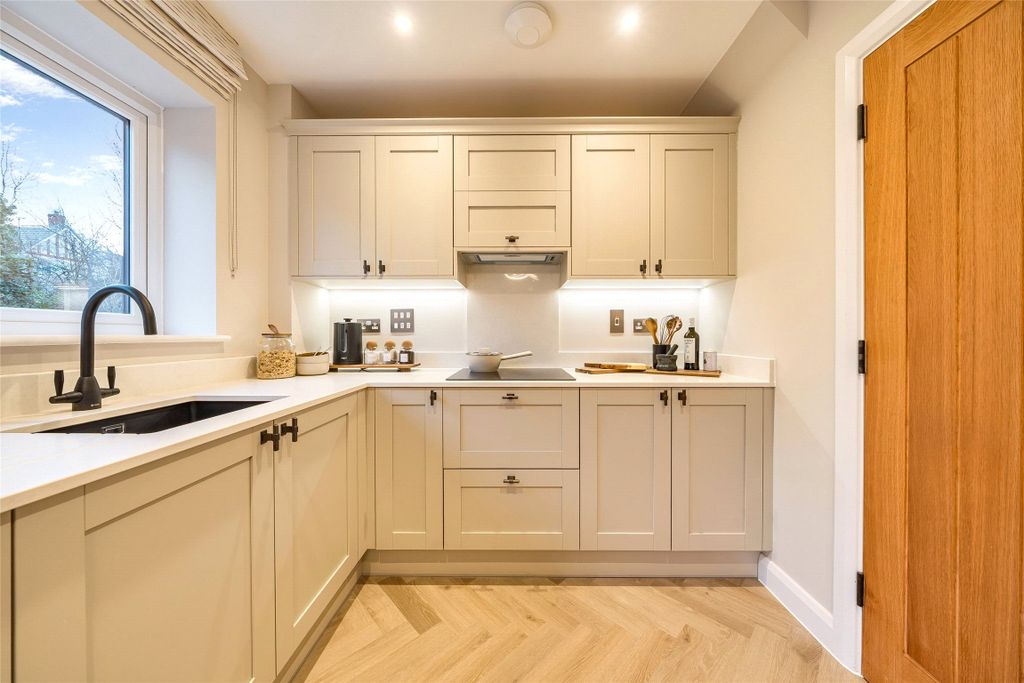 Property photo 3 of 15 Show Home