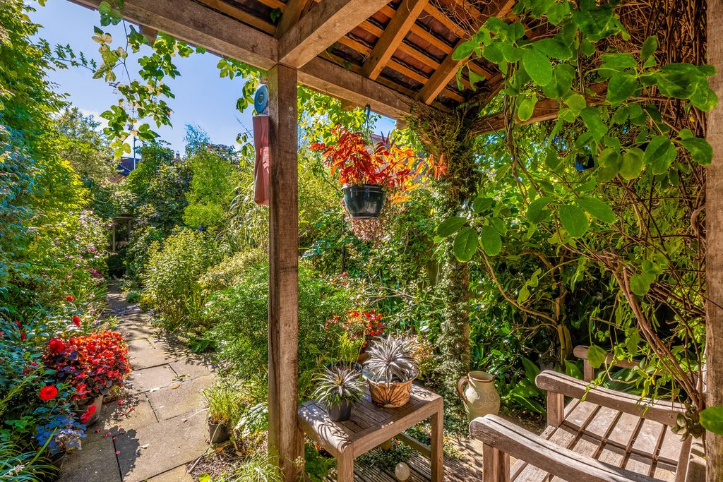 Property photo 1 of 25