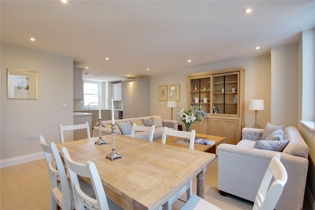 Property photo 3 of 7 Open Plan Lounge