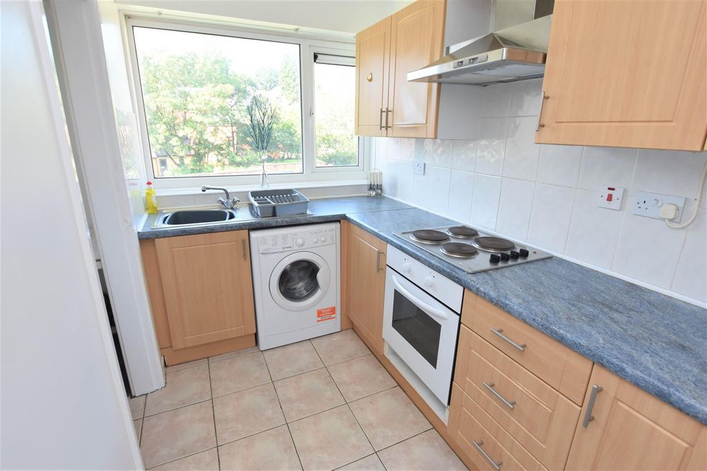 Property photo 2 of 8 Kitchen