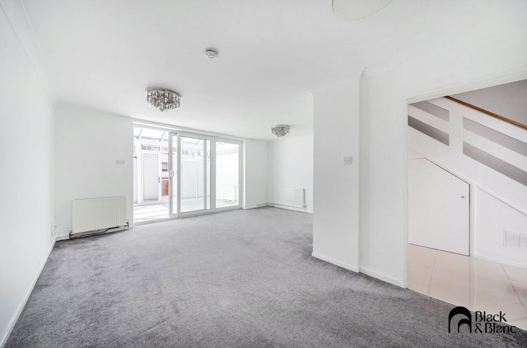 Property photo 2 of 17 Living Room