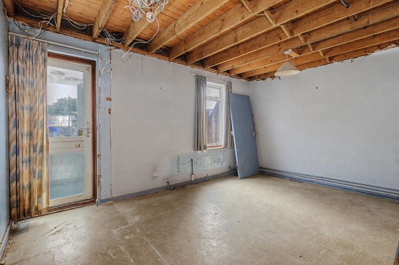 Property photo 3 of 11 Living Room
